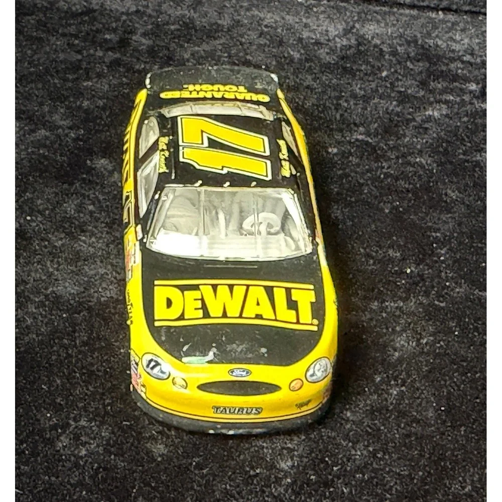 DeWalt Ford Taurus NASCAR Diecast 1:64 Car: Hot Wheels, 1999 Matt Kenseth 17